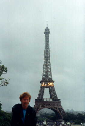 The famous landmark with 140 days until the year 2000.