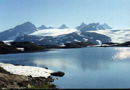 Alpine lake along the road to Sogndal.
